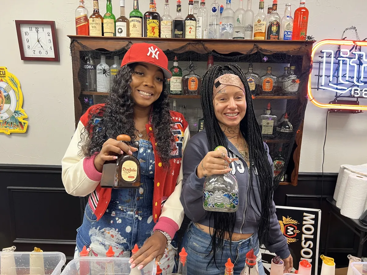 students learning bartending at Florida bartending school